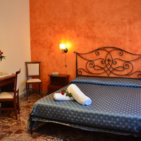 Costa Azzurra Hotell Giardini Naxos Exteriör bild