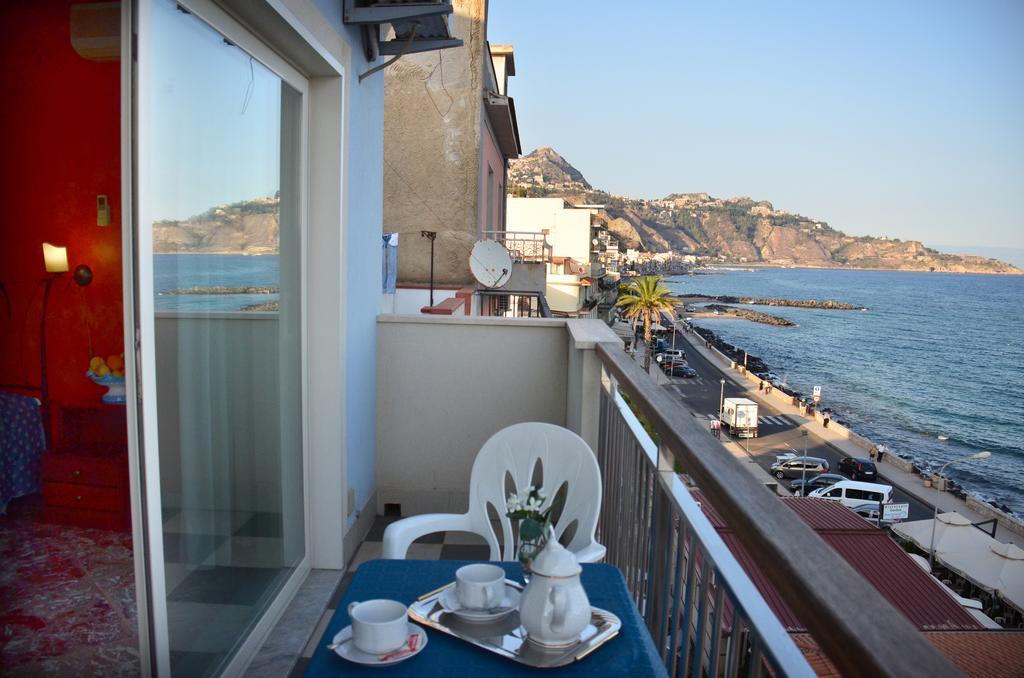 Costa Azzurra Hotell Giardini Naxos Exteriör bild
