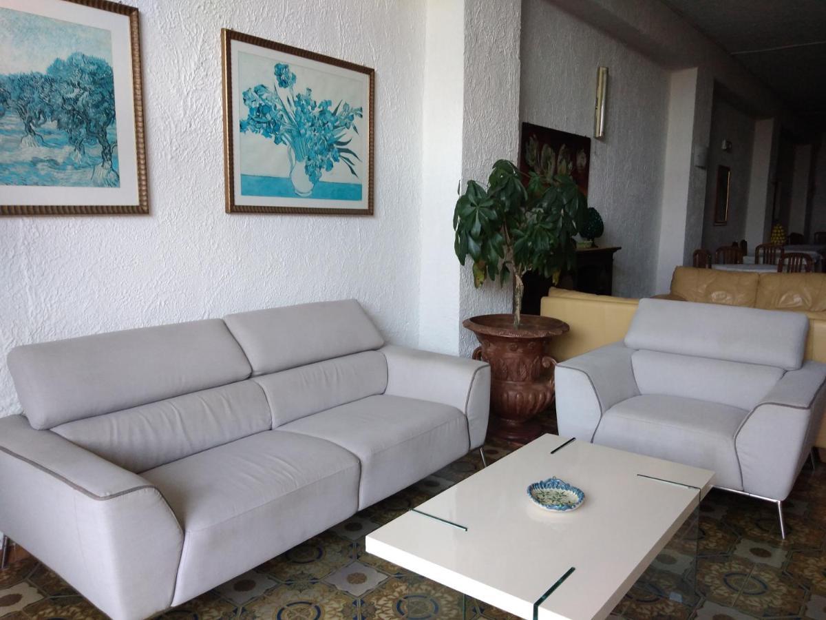 Costa Azzurra Hotell Giardini Naxos Exteriör bild