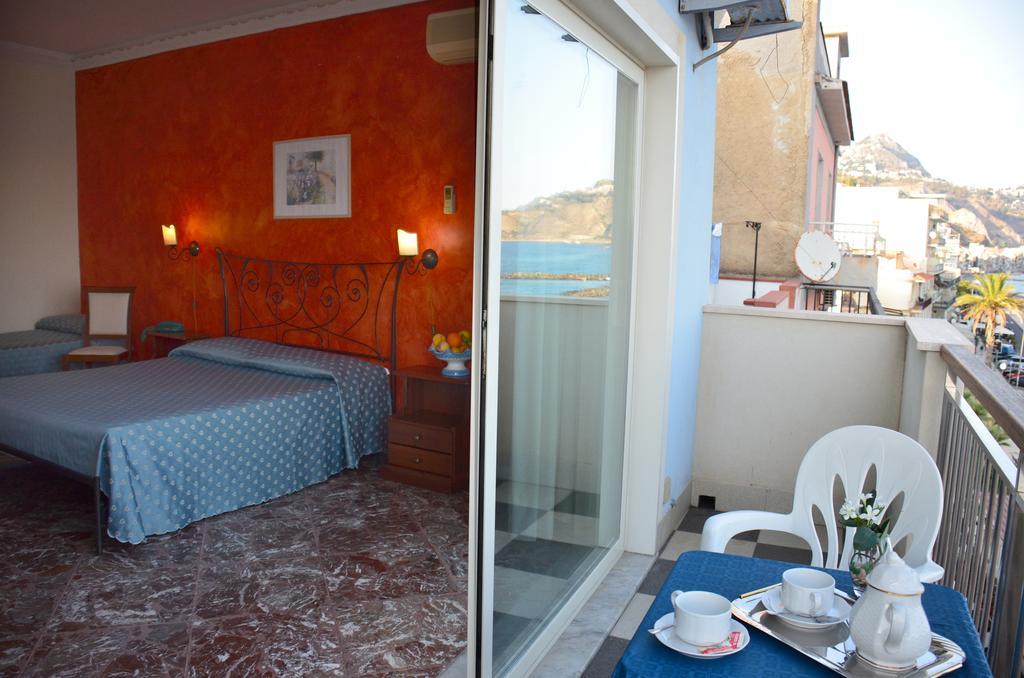 Costa Azzurra Hotell Giardini Naxos Exteriör bild
