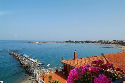 Costa Azzurra Hotell Giardini Naxos Exteriör bild