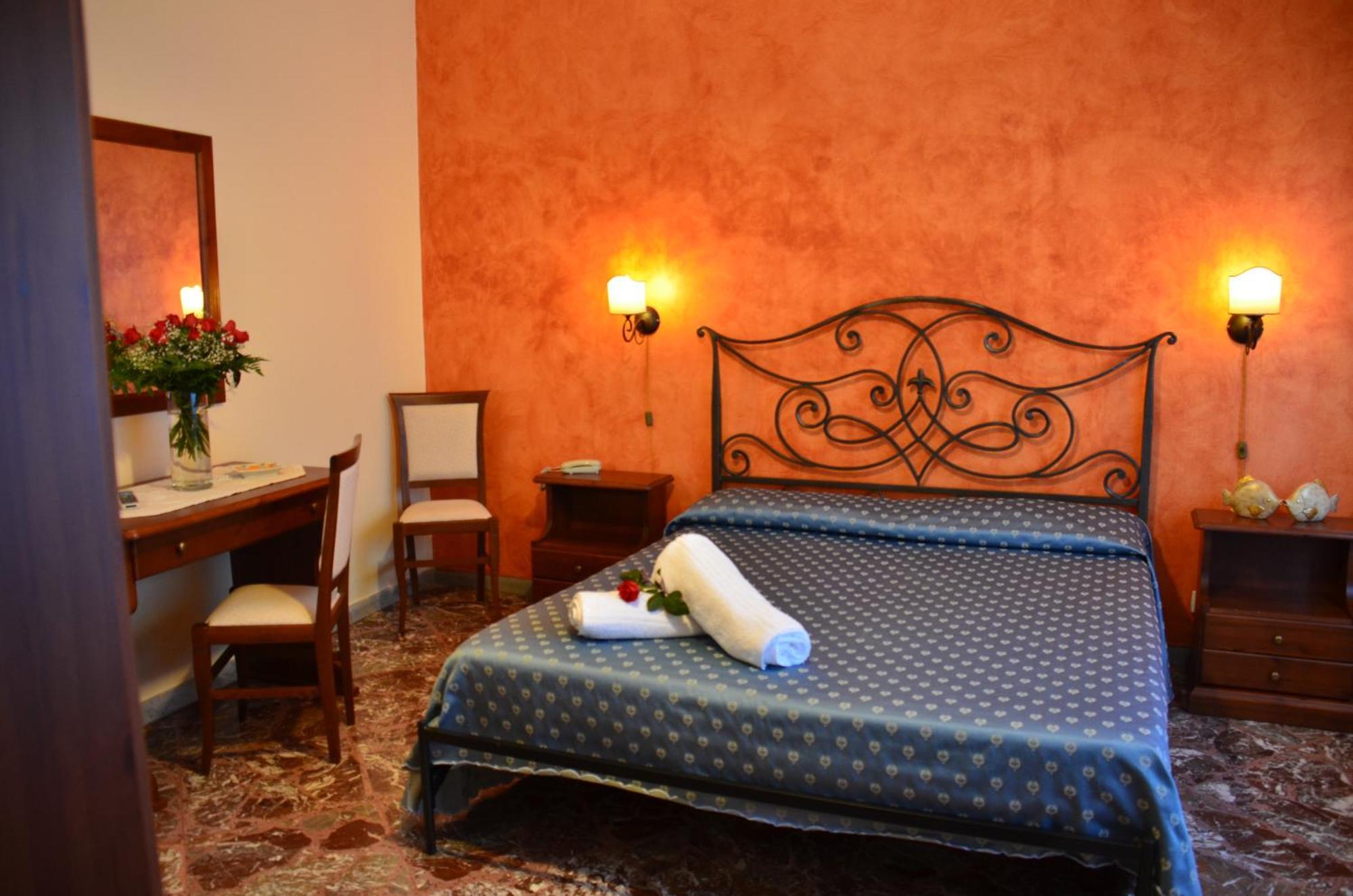Costa Azzurra Hotell Giardini Naxos Exteriör bild