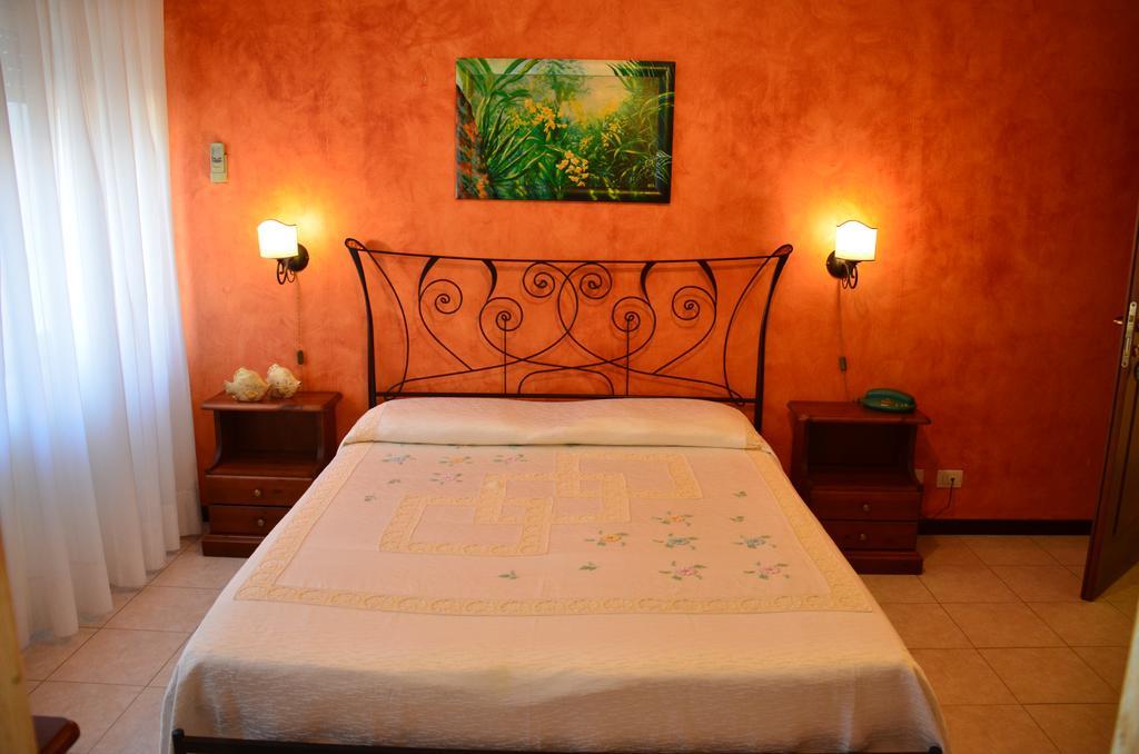 Costa Azzurra Hotell Giardini Naxos Exteriör bild