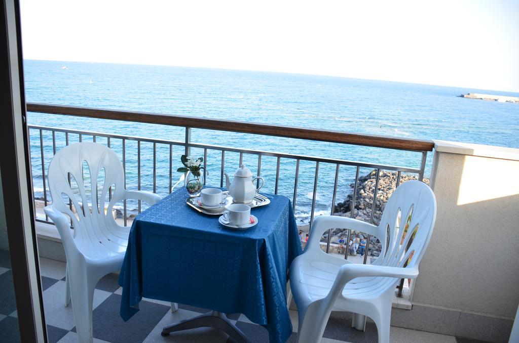 Costa Azzurra Hotell Giardini Naxos Exteriör bild