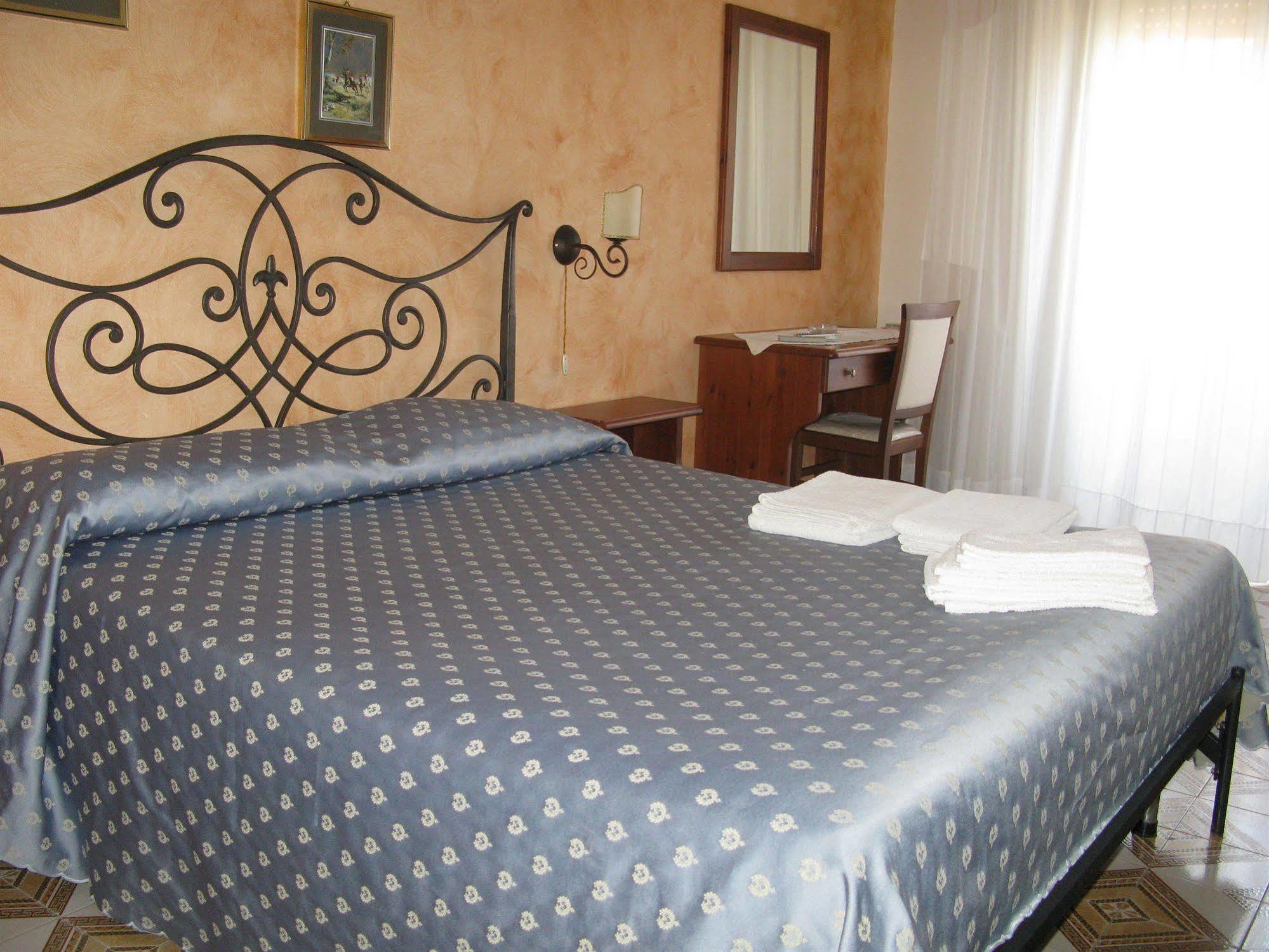 Costa Azzurra Hotell Giardini Naxos Exteriör bild