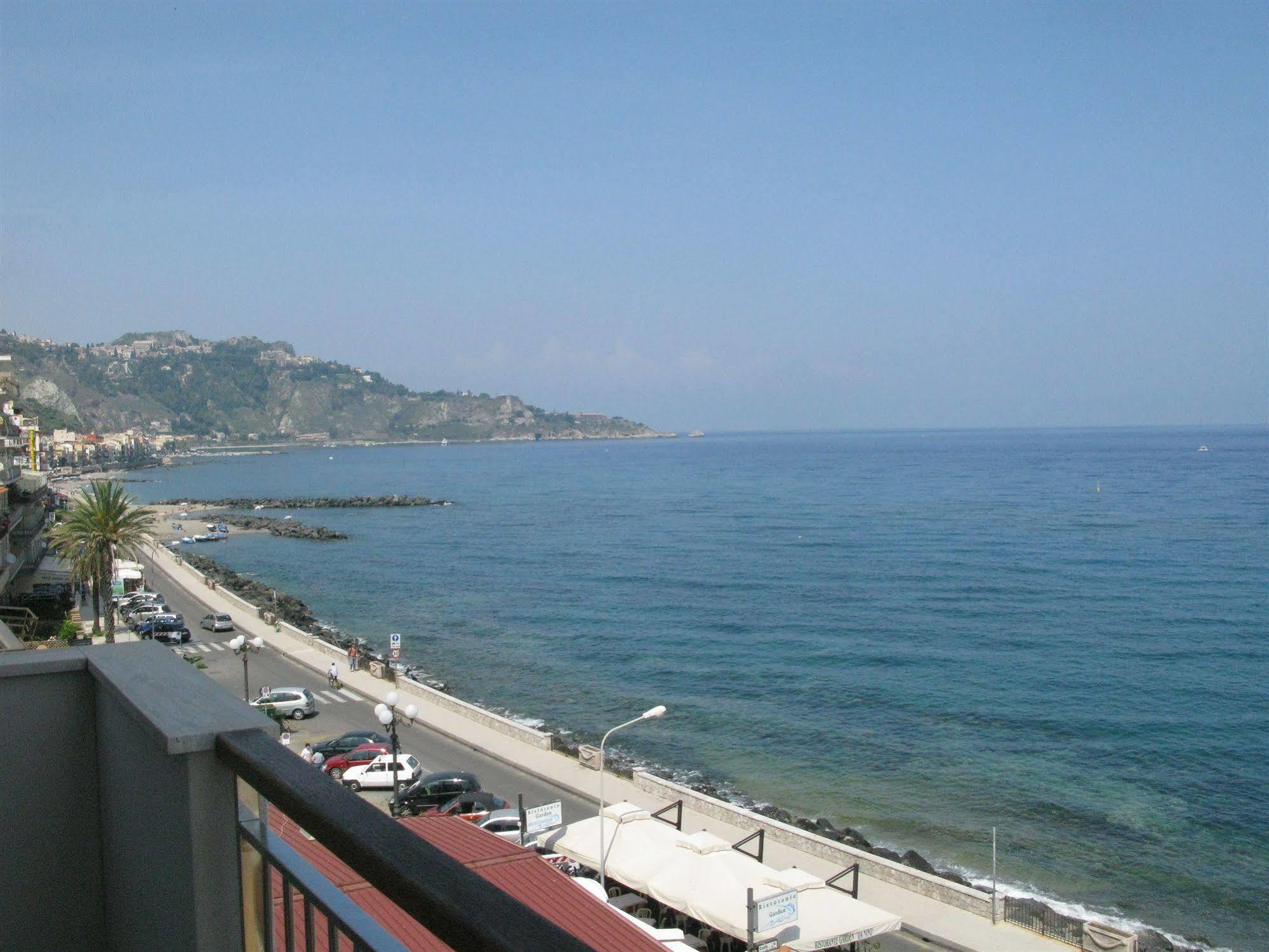 Costa Azzurra Hotell Giardini Naxos Exteriör bild